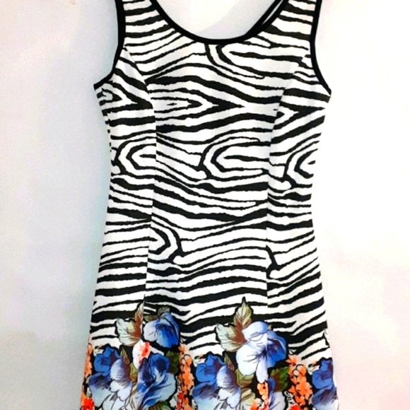 Neimans Skater Dress Scuba Fabric Zebra Blak White Size Small NWT - Picture 2 of 6
